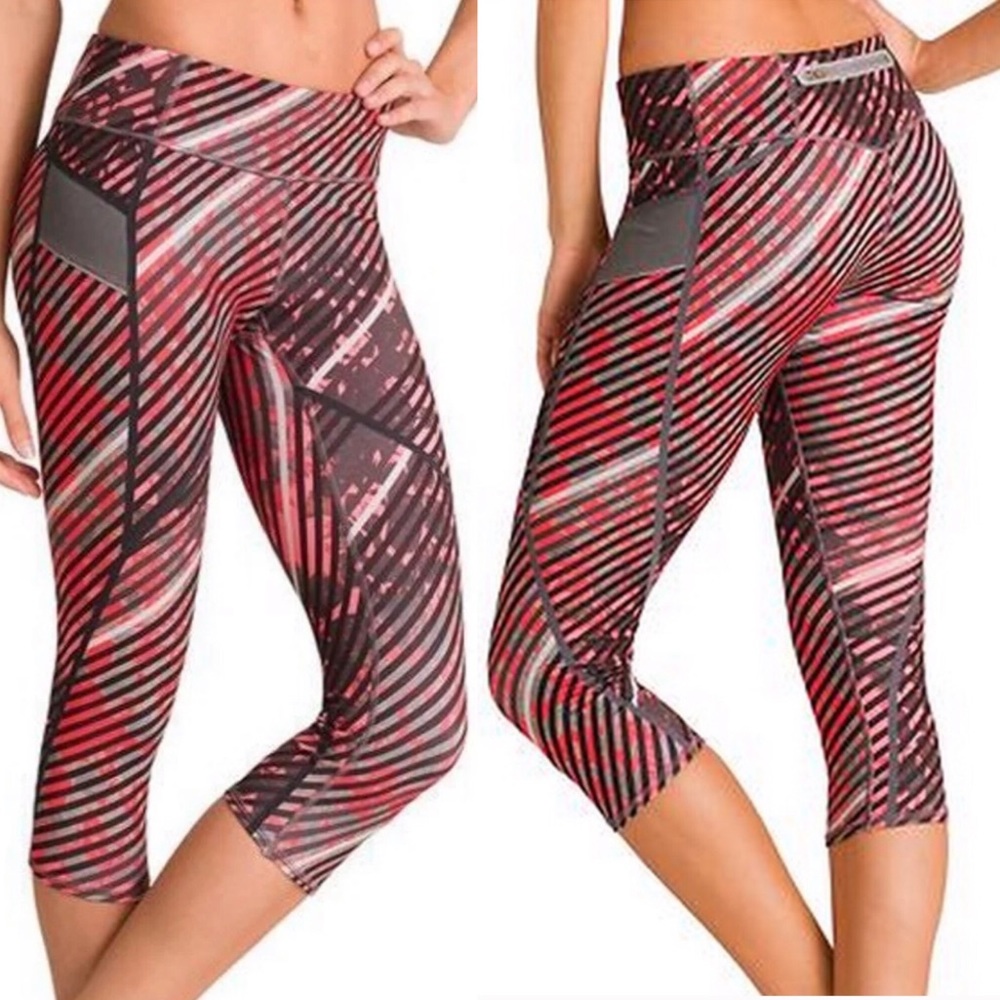 Athleta || Radical stripe Capri work out tights